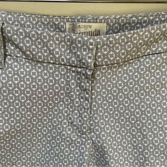 J Crew ~ Classic 10” Gray + White Print Bermuda City Fit Chino Shorts in size 2 - Picture 3 of 10